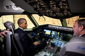 800px-Barack_Obama_in_a_Boeing_787_cockpit